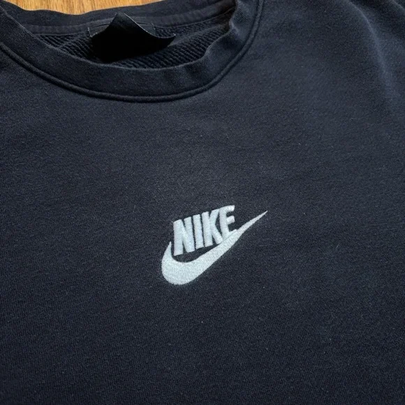 Nike Club Sweatshirt Mens Medium Black‎ Fleece Crew Neck Center Swoosh Logo - Picture 2 of 9